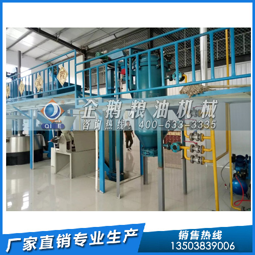 液壓榨油機(jī)制取芝麻油，企鵝糧油機(jī)械符合油廠(chǎng)的需求